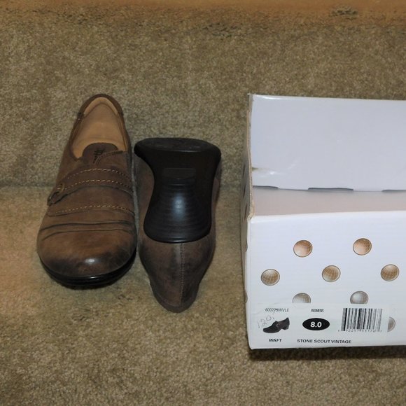 NIB $120 EARTH Charcoal Brown Whirlwind Heels 8 1/2 B M - Picture 4 of 4